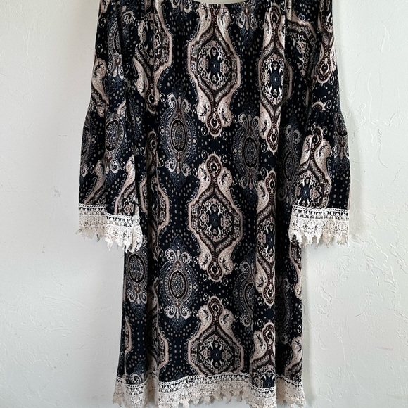 Paisley Renaissance Tunic with Bell Sleeves and Crochet Lace Trim Sz XL - Picture 7 of 11